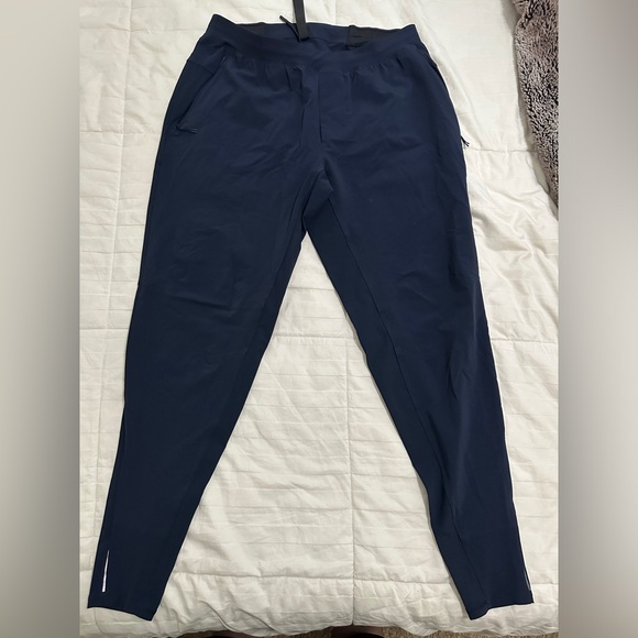 Men’s lululemon navy joggers size large - Picture 4 of 4